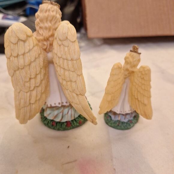 Angel Figurine with Matching Ornament International Santa Claus Collection 1992 - Picture 3 of 7